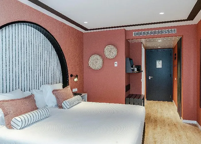 Vincci Bonjardim Hotel